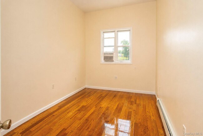 Foto del edificio - 1726 Linden Blvd