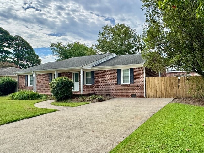 Building Photo - Quaint 3 bedroom/2 bath home