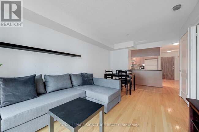 Photo du bâtiment - 1 Elm Dr W