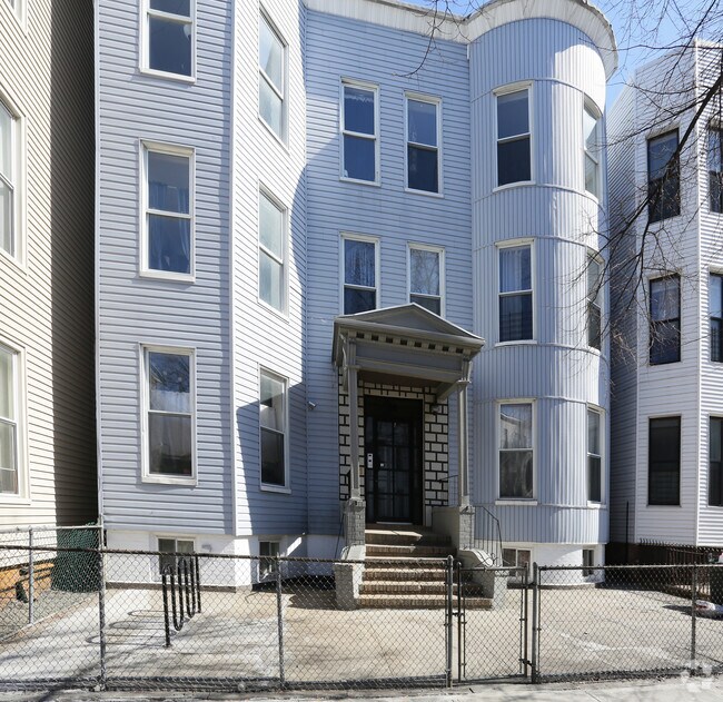 Building Photo - 80 Grove St