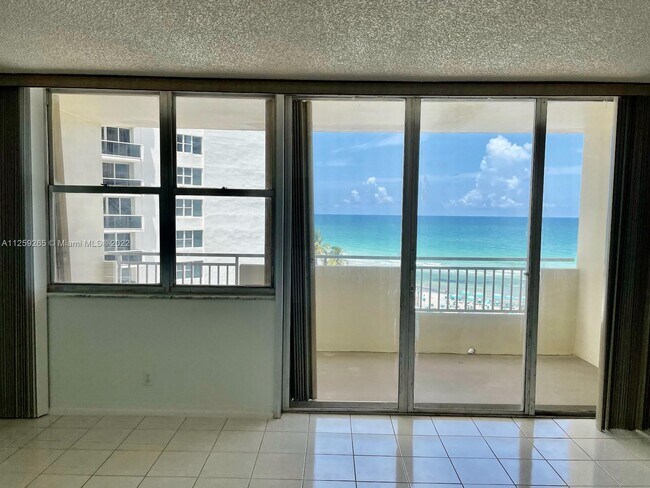 Foto del edificio - 3180 S Ocean Dr