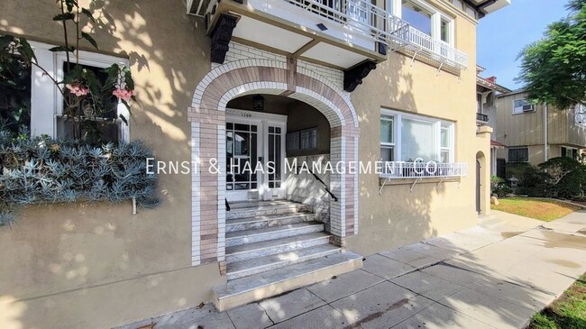 Foto del edificio - Cozy Condo in Prime Alamitos Beach Neighbo...