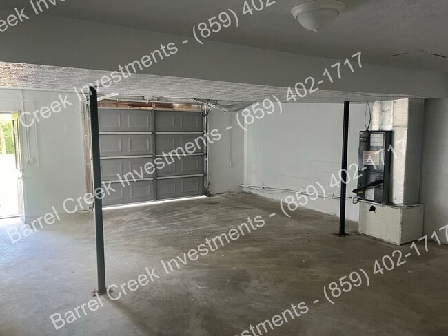 Building Photo - Newly renovated, three-story townhome!