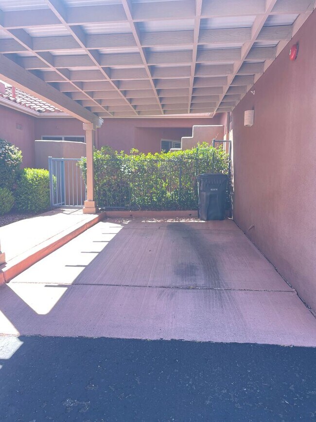 Foto del edificio - 2 Bdrm/ 1 Ba Townhouse in Nephente