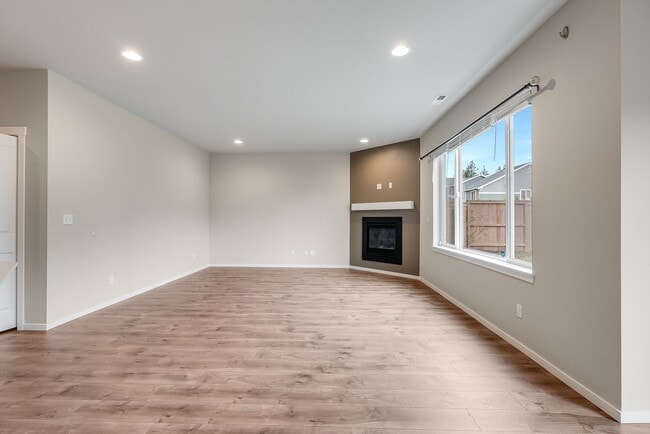 Building Photo - Beautiful Newer Build 5 Bed 3 Bath Beaverton Rental Home!