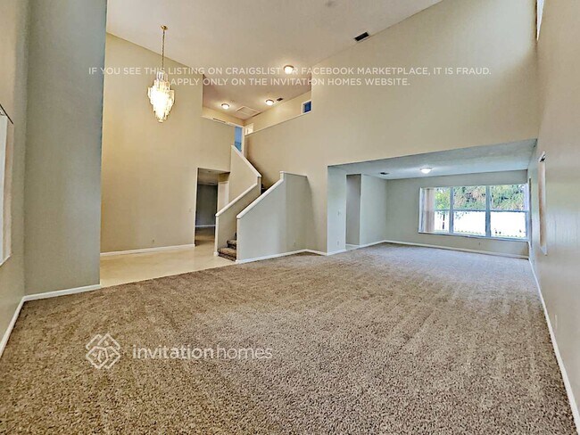 Building Photo - 10101 SW 9th Ln