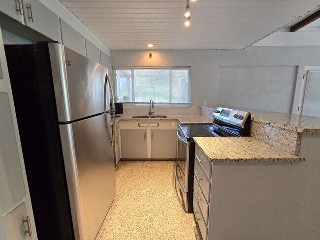 Foto del edificio - 6346 Beechwood Ave