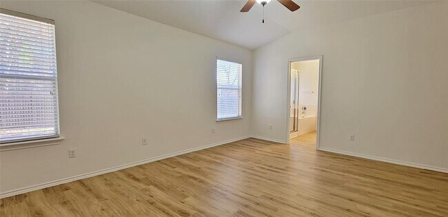 Foto del edificio - 12201 Buzz Schneider Ln