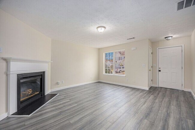 Foto del edificio - Fully Renovated 3BR/3BA Home with Bonus Room in Lawrenceville!