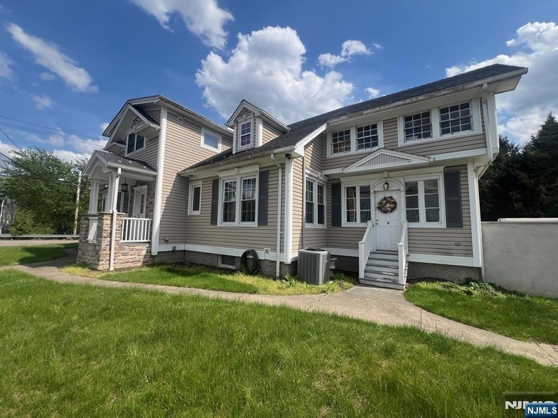 Foto principal - 605 Piermont Ave