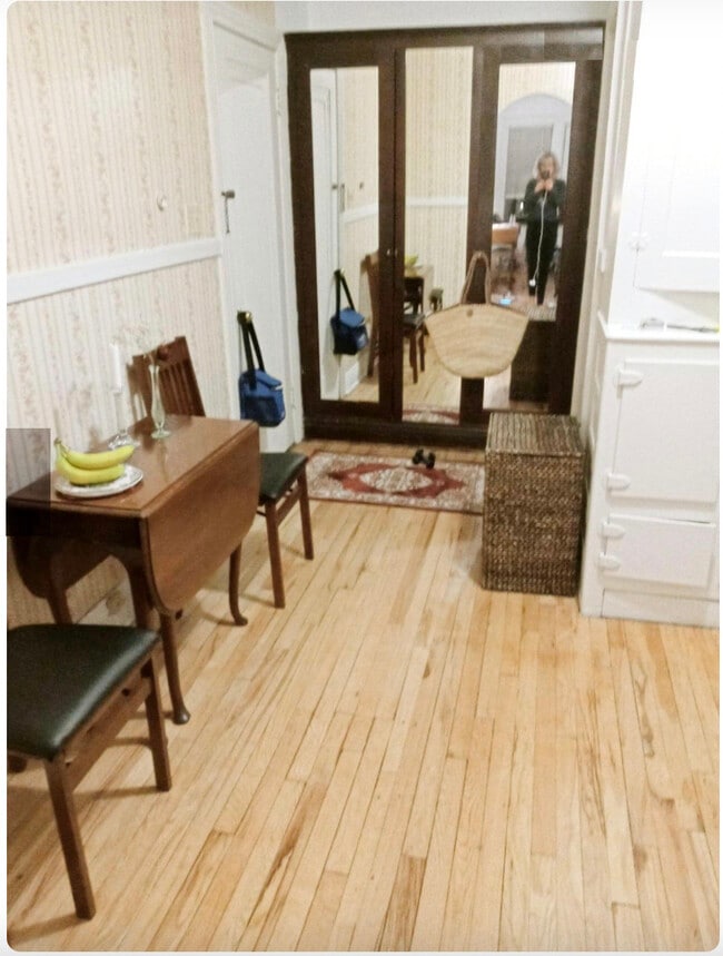 Virginia Apartments Rentals in Royal Oak at 314 Virginia Ave Royal Oak