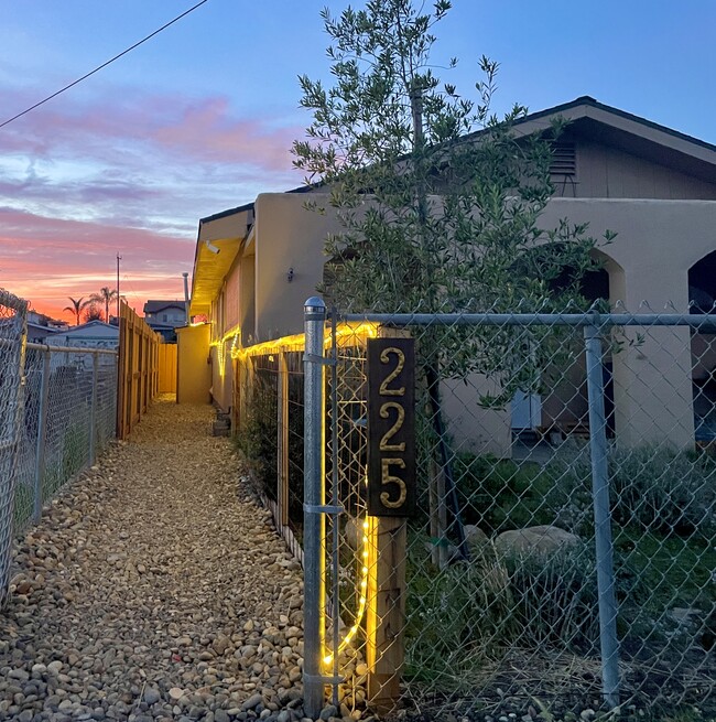 Foto del edificio - 225 E Branch St