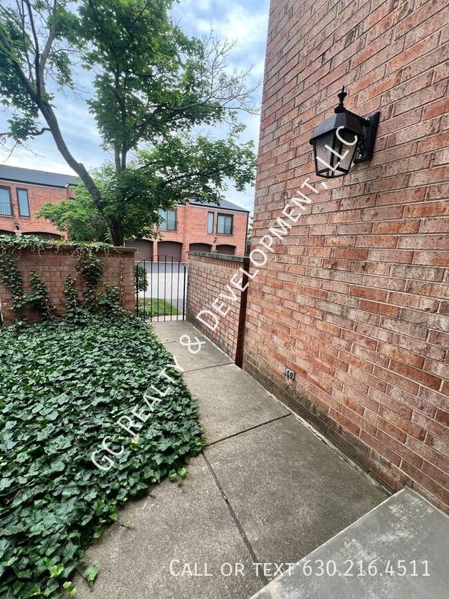 Building Photo - 2S772 Jamestown Trail-