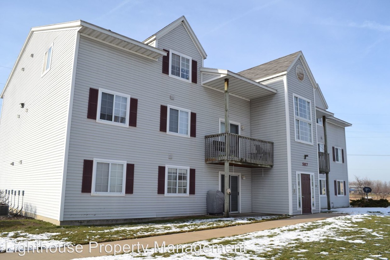 Primary Photo - 585 W Randall St