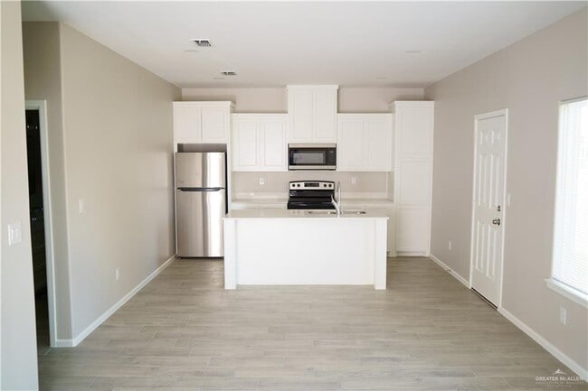 Building Photo - 1608 Canelo Dr