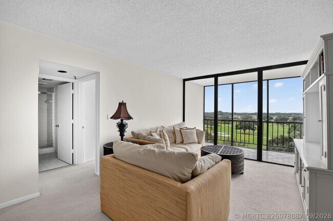 Foto del edificio - 6845 Willow Wood Dr