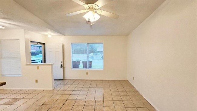 Building Photo - 6108 SE 46th St