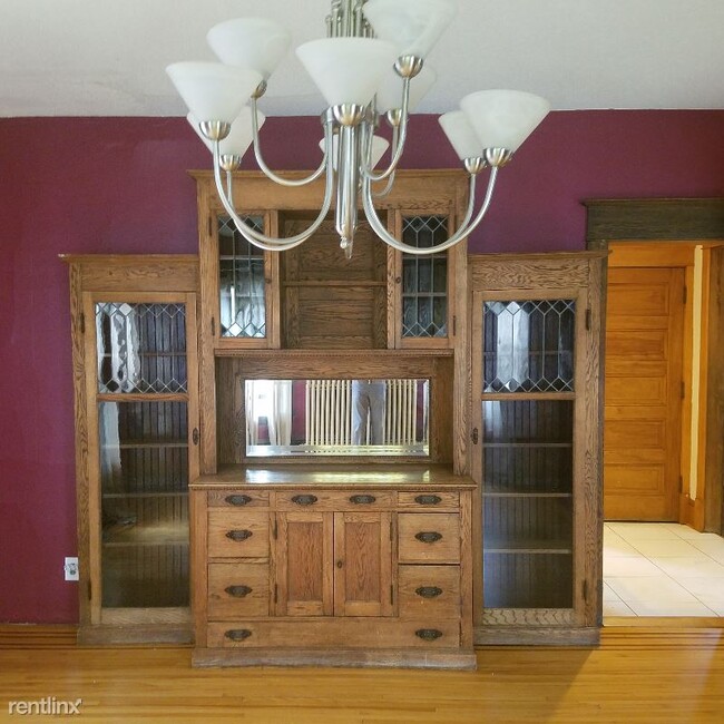 Foto del edificio - 4 br, 2.5 bath House - 520 University Ave NE