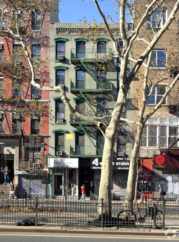 Primary Photo - 129 Allen St