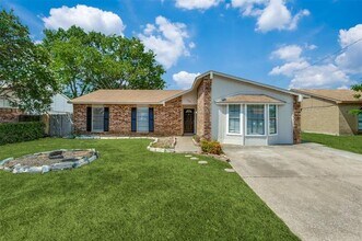 Building Photo - 558 Ridgemont Dr