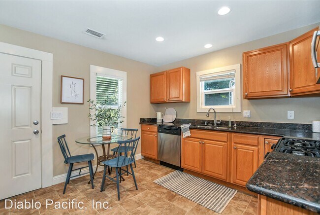 Foto del edificio - 2 br, 1 bath House - 413 Arreba St