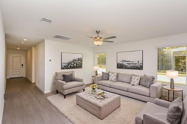 Foto del edificio - 2740 River Knl Ln