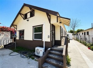 Building Photo - 924 E Lanzit Ave