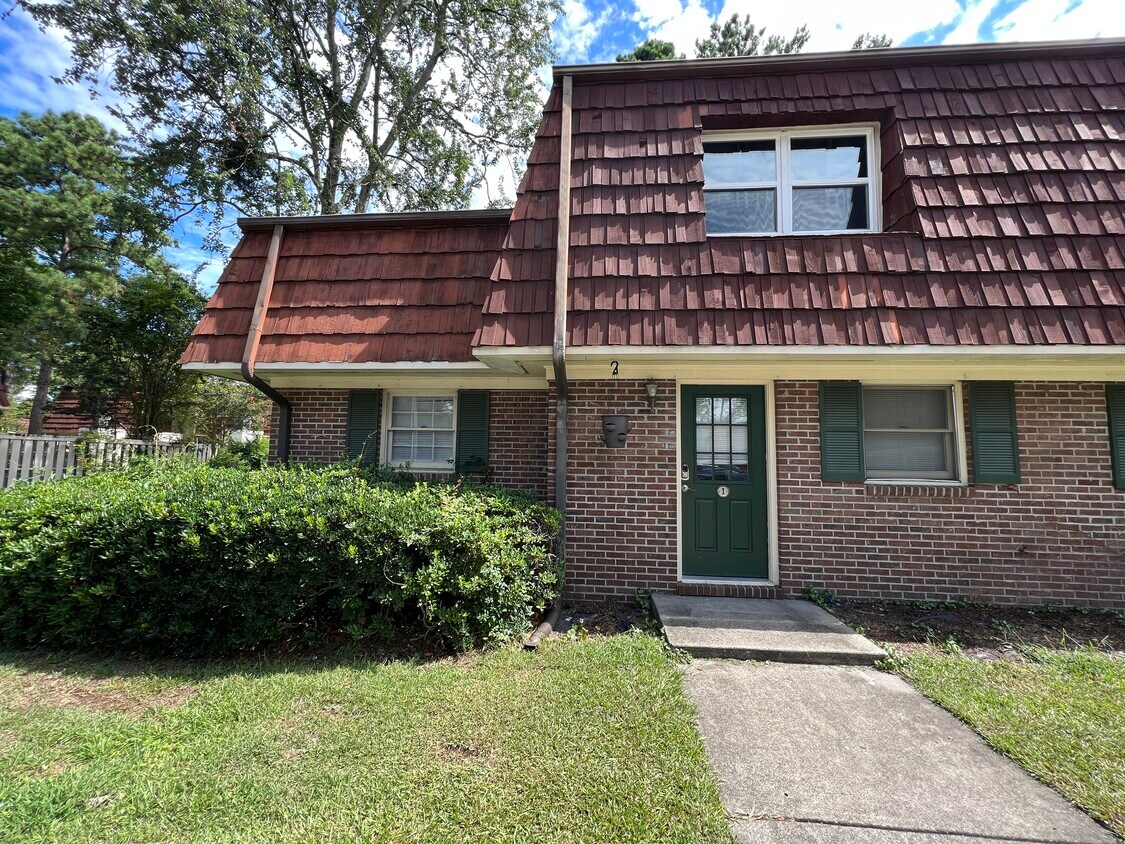 Puerta principal - 1025 Carolina Rd