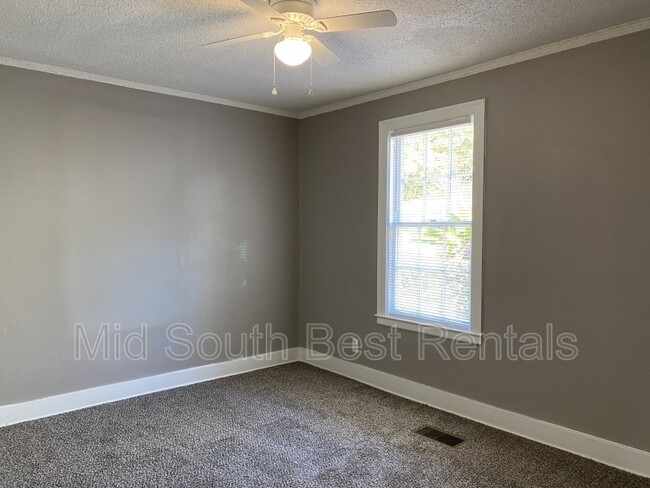Building Photo - 2664 Kimball Ave