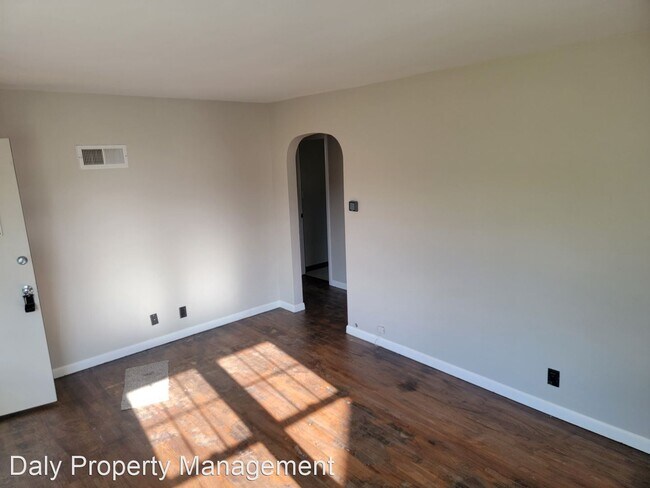 Building Photo - 3 br, 1.5 bath House - 1807 W 13th St