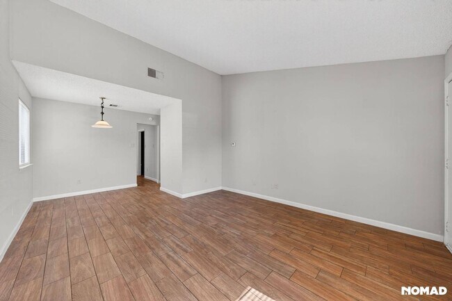 Building Photo - 1600 W Braker Ln