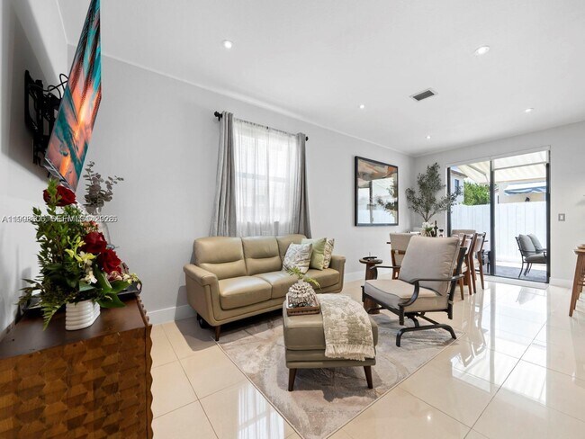 Foto del edificio - 8781 NW 98th Ct