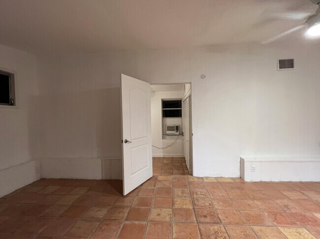 Building Photo - 344 Pilgrim Rd
