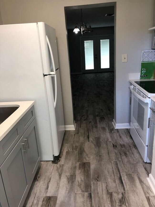 Foto del edificio - 2bedrooms Available June 2025 in Palms West