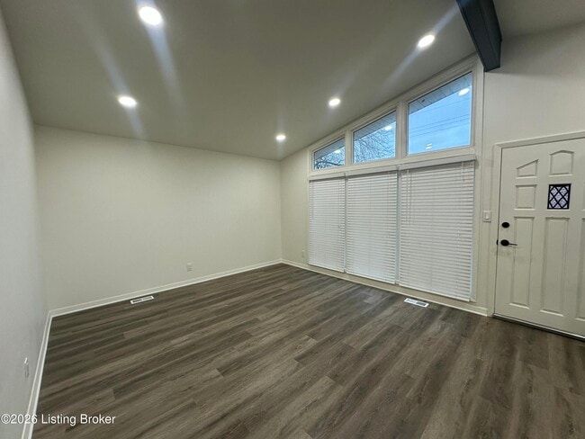 Foto del edificio - 4806 Mid Dr