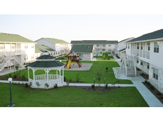 Courtyard - Sundance Apartments