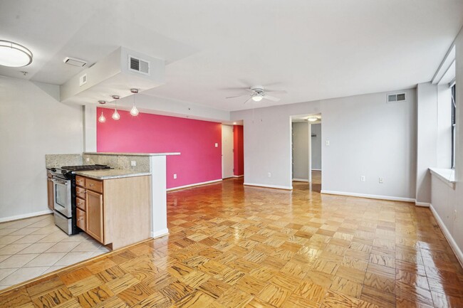 Building Photo - Available Now! 1 bed/ 1 bath in a light-fi...