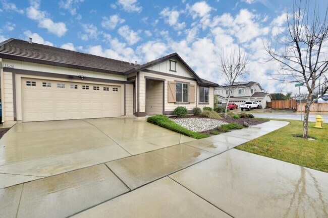 Building Photo - 5525 Peach Tree Dr
