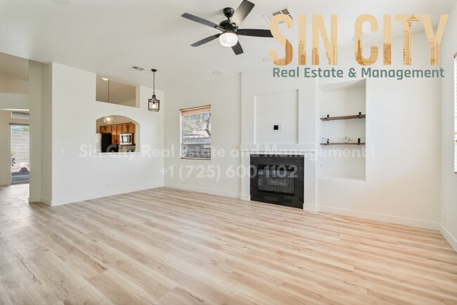Foto del edificio - "Charming 3-Bed Oasis with Granite Touches & Cozy Fireplace in Las Vegas"