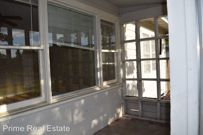 Building Photo - 734 Woodson Cir