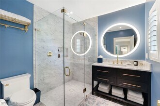 Building Photo - 642 6th Ave N