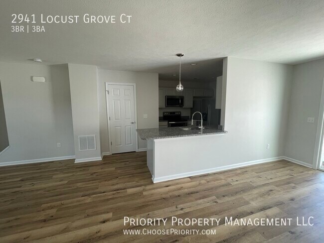 Building Photo - 3 Bdrm 2.5 Bath Townhome Near RMH - No Pets
