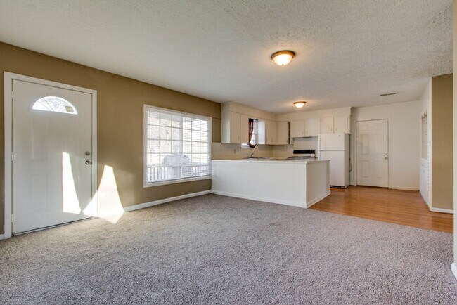 Building Photo - Murfreesboro 4 Bedroom/2 Bath HOUSE near MTSU