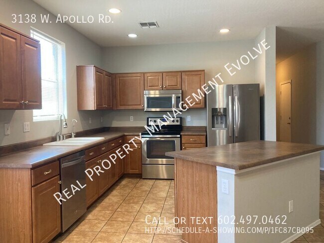 Foto del edificio - Large 5 Bedroom Home