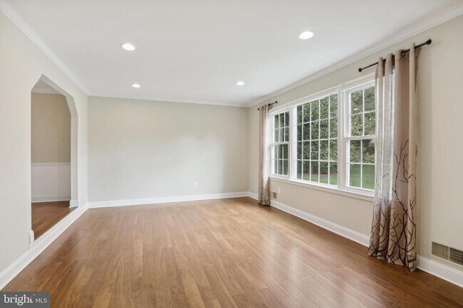 Foto del edificio - 11910 Holly Spring Dr