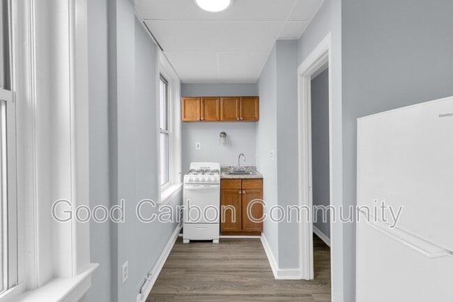 Building Photo - 131 Allen St