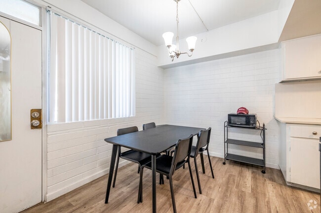 2BR, 2BA - 928SF - Dining Room - Tempe Terrace