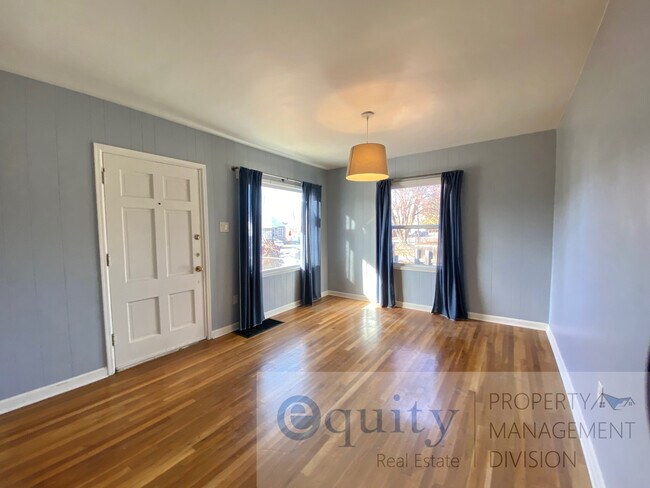 Foto del edificio - 2737 Lake St