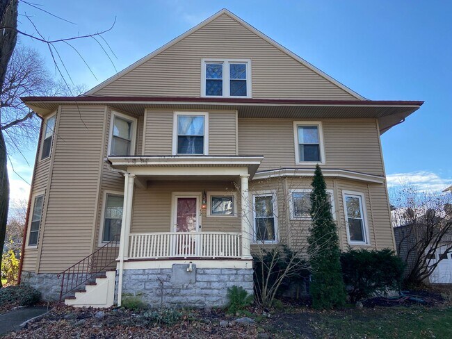 Building Photo - 344 Beard Avenue