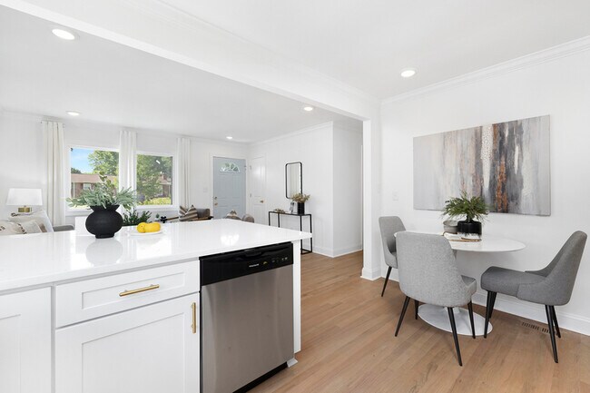 Foto del edificio - 4308 Oak Forest Dr